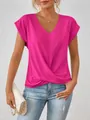 Detailansicht des eleganten fuchsiafarbenen V-Ausschnitt T-Shirts mit Twist-Knoten-Saum - Fuchsia