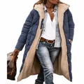 Dettaglio cappotto imbottito reversibile blu navy con fodera in pile sherpa beige da donna - grigio-blu