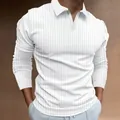 Detailopname van een wit heren poloshirt met lange mouwen en verticale ribtextuur - Wit