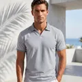 Hochwertige Detailansicht eines grauen Herren-Poloshirts mit Waffelstruktur und gemustertem Kragen - Hellgrau