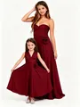 Vestidos de noche burdeos a juego para madre e hija con elegantes detalles florales - Burdeos