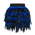 Detailweergave van de luxe blauwe en zwarte pauwenveren rok voor podiumoptredens. - S / Bottoms / Blauw