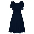 Elegante abito in chiffon blu scuro con spalle scoperte, maniche a balze e spilla - Blu Notte