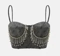 Vista detallada de un top corto negro con purpurina, flecos de diamantes y tirantes - S / Tops / Negro