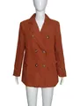 Détail d'un blazer croisé en velours côtelé orange brûlé pour femme sur mannequin - S / Hauts / Rouge Orangé