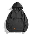 Vista detallada de una sudadera negra de hombre con bolsillos y cremallera en el cuello. - S / Tops / Gris oscuro