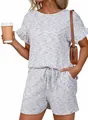 Dettaglio di un set in maglia nido d'ape colorata con maniche a volant e pantaloncini. - Taglia S / Top E Pantaloni / Bianco Viola