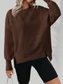 Vue détaillée d'un sweat-shirt marron oversize muni de fentes latérales élégantes - Café