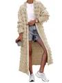 Detailansicht einer langen beigen Fransenstrickjacke mit grober zotteliger Strickstruktur. - S / Oberteile / Aprikose