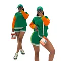 Detail van de levendige groen-oranje gebreide tweedelige loungeset voor dames. - S / Boven- En Onderstuk / Groen