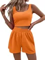 Vista dettagliata del completo due pezzi in maglia arancione senza maniche e pantaloncini - Taglia S / Top E Pantaloni / Arancione