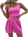 Dettaglio completo di due pezzi in maglia rosa con top corto e comodi pantaloncini - Rosa brillante