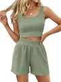 Elegante completo a due pezzi in maglia verde salvia con canotta e pantaloncini da donna - Verde matcha