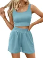 Completo estivo blu in maglia a coste con crop top senza maniche e pantaloncini a vita alta - Celeste