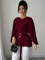 Detail van bordeauxrode retro top met klokmouwen en verstelbare riem met gouden gesp - S / Tops / Bordeauxrood