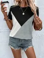 Close-up van een dames T-shirt met kleurvlakken en patchwork voor een casual zomerse look - S / Tops / Grijs