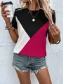 Detailweergave van een losse casual dames T-shirt met een modern zwart, wit en roze kleurblok ontwerp - S / Tops / Rozerood