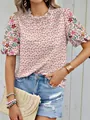 Vue détaillée de la broderie florale et des volants sur ce chemisier d'été style bohème - S / Hauts / Rose