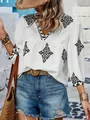 Boho weiße Bluse mit V-Ausschnitt, schwarzem geometrischem Druck und 3/4 Ärmeln Detail - S / Oberteile / Weiß Mit Schwarzen Blumen