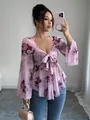 Elegante blusa floral rosa de estilo francés con lazo frontal y mangas acampanadas - S / Tops / Lavanda