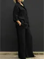 Dettaglio del set casual da donna in lino nero con camicia bottondown e pantaloni larghi - Nero