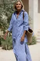 Robe chemise longue à rayures bleues et blanches avec fentes latérales - S / Hauts / Bleu