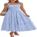 Détail d'une robe bleu clair à étages avec corsage froncé et bretelles à nouer aux épaules - Bleu clair