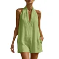 Vista detallada de un mono corto informal verde claro con cuello halter en V - Verde claro