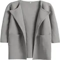 Detailansicht eines grauen modischen Wollmantels mit Revers für Damen und zwei Taschen. - Khaki