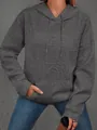 Primer plano de sudadera gris oscuro para mujer con texto 3D en relieve - S / Tops / Gris oscuro