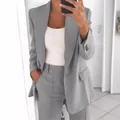 Elegante conjunto de chaqueta blazer gris ajustada y pantalones para mujer para oficina - S / Tops / Gris