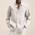 Vista dettagliata della camicia da uomo in cotone e lino a maniche lunghe beige chiaro - Taglia S / Bianco