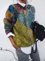 Dettaglio ravvicinato del motivo geometrico colorato su un cardigan donna spazzolato - Taglia S / Top (9434) / Patchwork Geometrico Colorato (Foto 10)