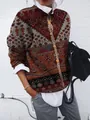 Dettaglio di un cardigan da donna con stampa etnica geometrica vintage in tessuto spazzolato. - Taglia S / Top (9434) / Stampa geometrica rossa e arancione (Foto 11)
