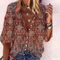 Primer plano de una camisa bohemia vintage con botones y cuello en V para mujer - S / Tops / Estampado Bohemio Rojo (Imagen 10)