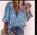 Vue détaillée d'un chemisier décontracté bleu à imprimé floral vintage et boutons. - S / Hauts / Imprimé Vintage Bleu (Photo 11)