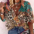 Gros plan sur une chemise à imprimé vintage mélangé avec boutons et motif léopard. - S / Hauts / Imprimé Mixte (Photo 13)