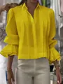 Primer plano de blusa plisada amarillo brillante con puños con volantes. - S / Tops / Amarillo