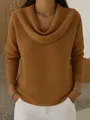 Detailansicht des weichen Waffelstrickstoffs eines modischen Damen-Oberteils mit Rollkragen - S / Oberteile / Hellbraun