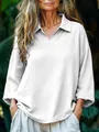 Detail van de casual witte damesblouse met polokraag en lange mouwen voor herfst - S / Tops / Wit