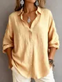 Primer plano de camisa amarilla holgada con textura de lino, botones y cuello solapa - S / Tops / Amarillo Limón