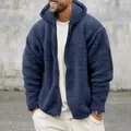 Gedetailleerd overzicht van een donkerblauwe sherpa fleece jas met capuchon voor heren - S / Tops / Marineblauw
