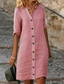 Détail d'une robe chemise rose aspect lin avec boutons ronds vintage et col classique. - S / Haut Et Bas / Rose