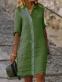 Vue détaillée d'une robe en lin vert avec col chemise et grands boutons décoratifs - S / Haut Et Bas / Vert