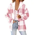 Dettaglio di una morbida giacca di peluche a scacchi rosa e bianca con cappuccio - Taglia S / Top / Rosa