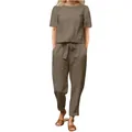 Dettaglio di un set in cotone e lino kaki con maniche corte e pantaloni a gamba larga - Khaki scuro