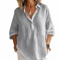 Primer plano de una camisa informal de lino gris claro con cuello en V y corte holgado - 3XL / Tops / Gris