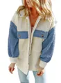 Dettaglio della giacca in pile da donna con blocchi di colore e tasche con bottoni - Taglia S / Top / Blu