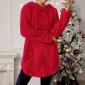 Vista detallada de una sudadera roja con capucha de jacquard y material afelpado - Rojo