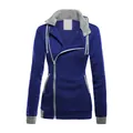 Detailansicht des blauen Damen-Fleece-Hoodies mit modischem diagonalem Silberreißverschluss. - Dunkelblau